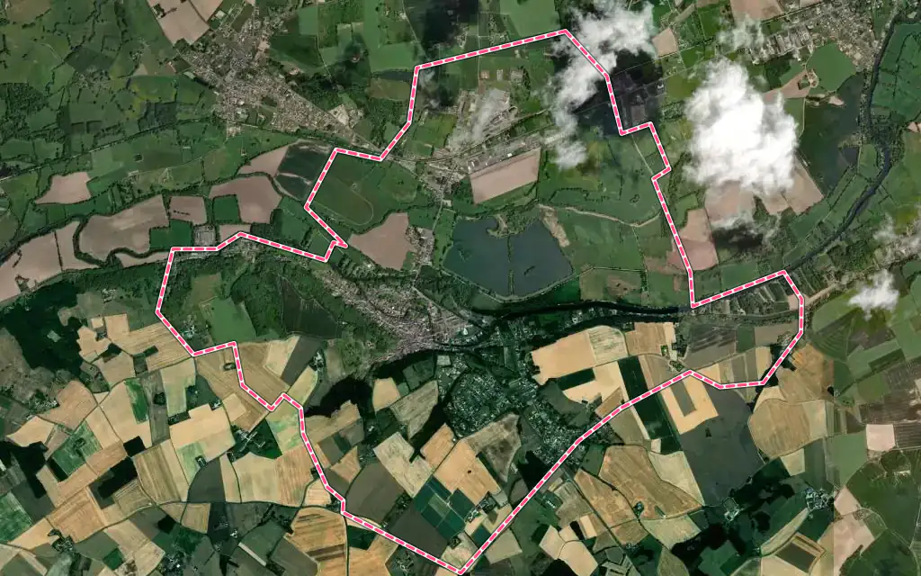 Vue satellite de La Chartre-sur-le-Loir avec ses contours administratifs