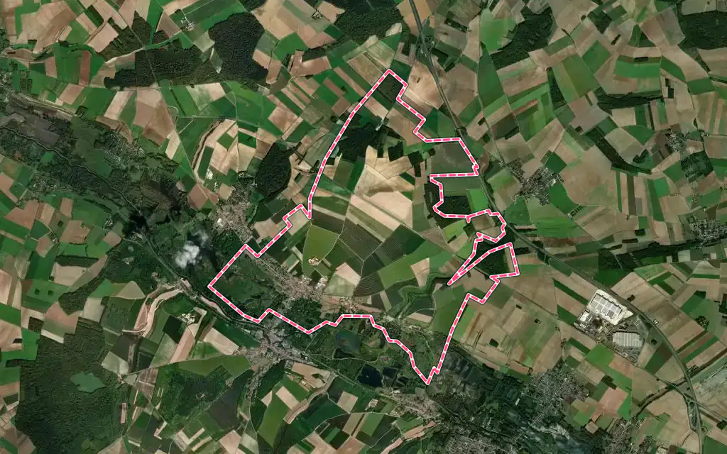 Vue satellite de La Chaussée-Tirancourt avec ses contours administratifs