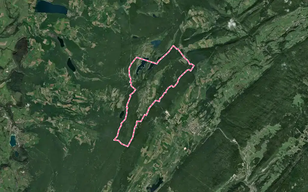 Vue satellite de La Chaux-du-Dombief avec ses contours administratifs