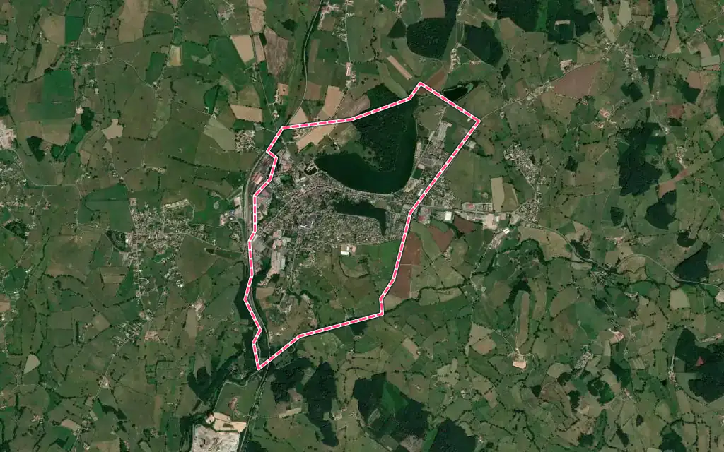 Vue satellite de La Clayette avec ses contours administratifs