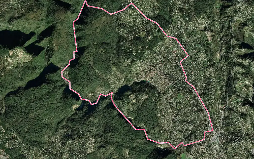Vue satellite de La Colle-sur-Loup avec ses contours administratifs