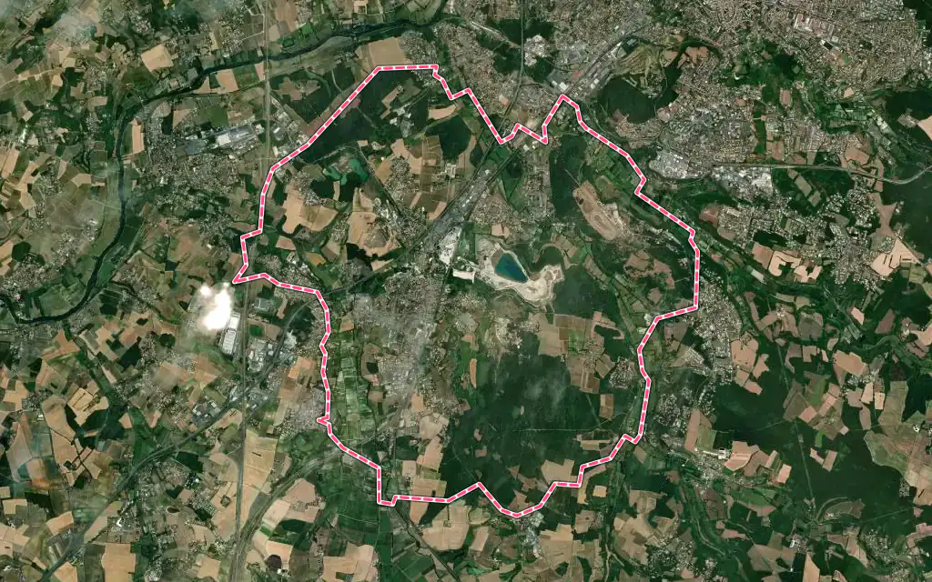 Vue satellite de La Couronne avec ses contours administratifs