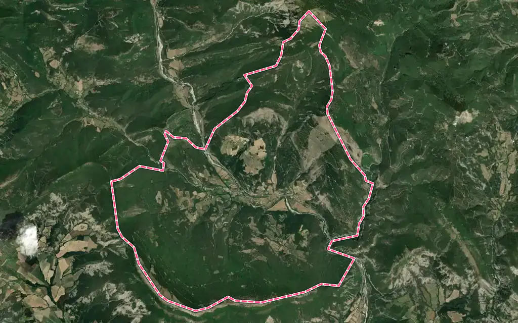 Vue satellite de La Faurie avec ses contours administratifs