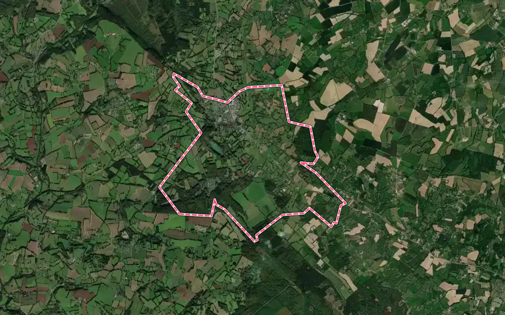 Vue satellite de La Ferrière-aux-Étangs avec ses contours administratifs