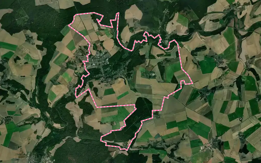 Vue satellite de La Ferté-Milon avec ses contours administratifs