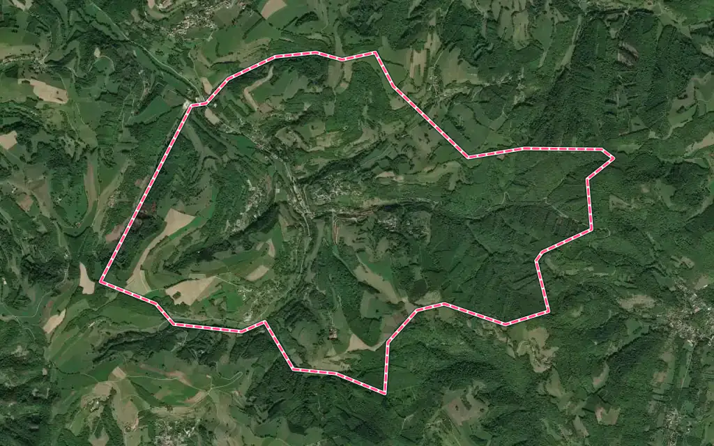 Vue satellite de La Forteresse avec ses contours administratifs