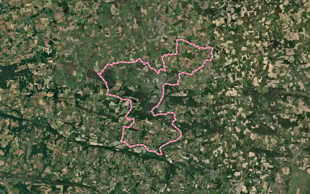 Vue satellite de La Gacilly avec ses contours administratifs