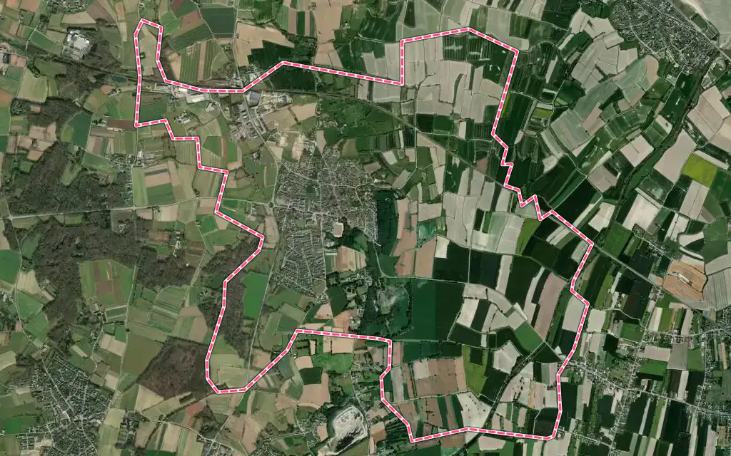 Vue satellite de La Gouesnière avec ses contours administratifs