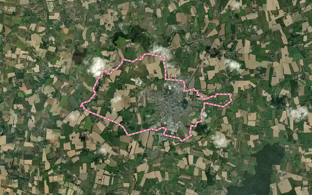 Vue satellite de La Guerche-de-Bretagne avec ses contours administratifs