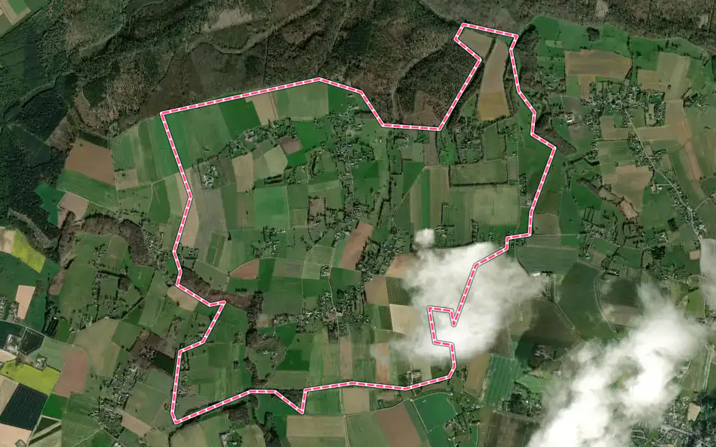 Vue satellite de La Haye-Aubrée avec ses contours administratifs