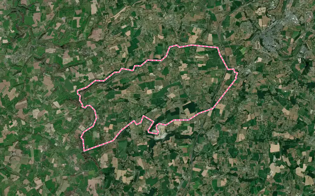 Vue satellite de La Lande-d'Airou avec ses contours administratifs