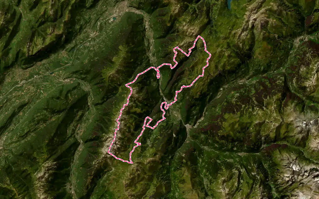 Vue satellite de La Léchère avec ses contours administratifs