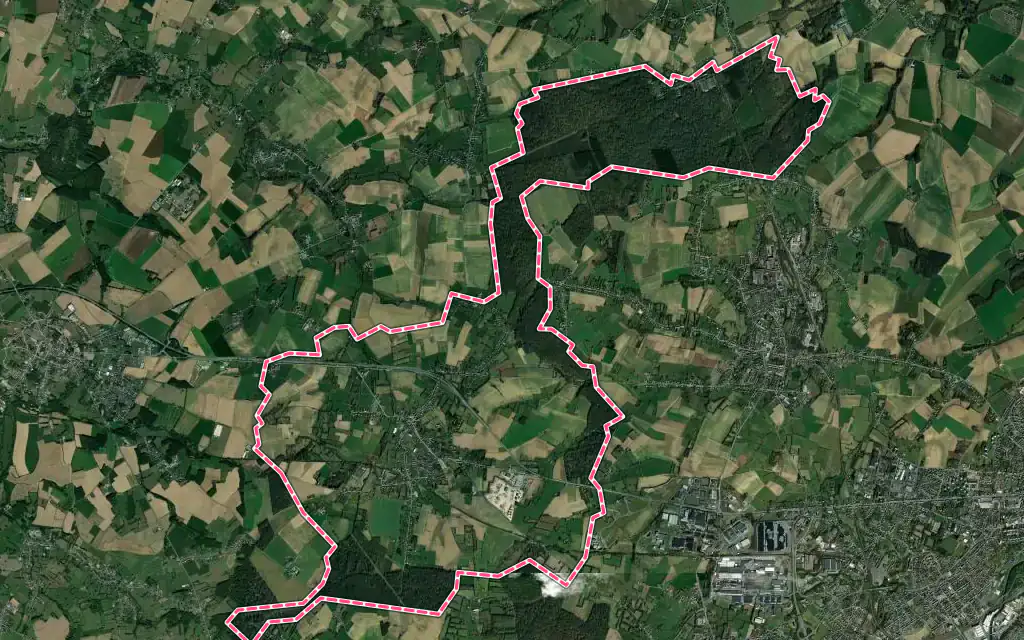 Vue satellite de La Longueville avec ses contours administratifs
