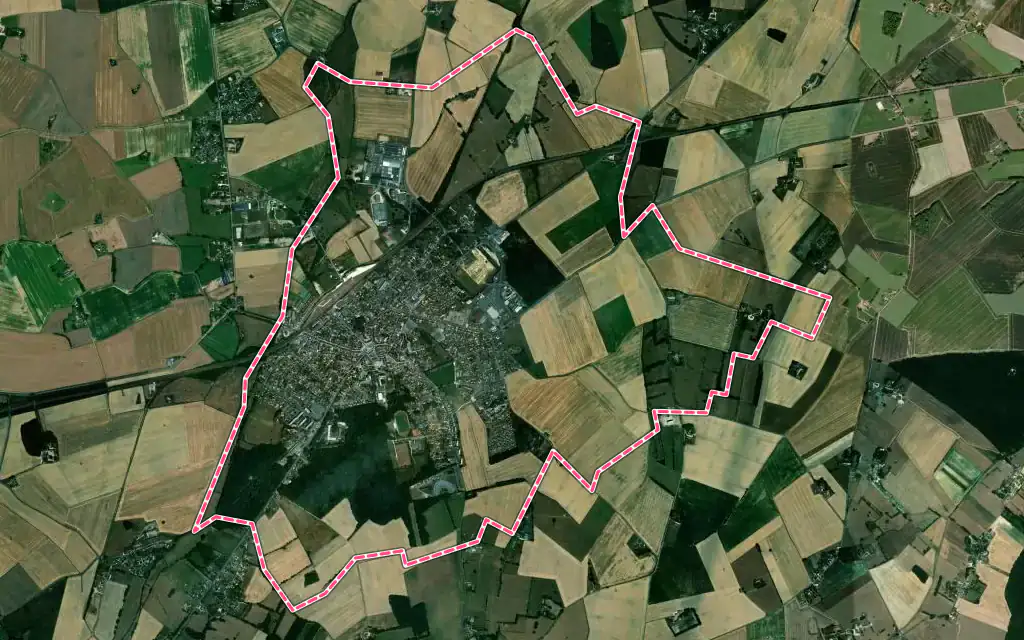 Vue satellite de La Loupe avec ses contours administratifs