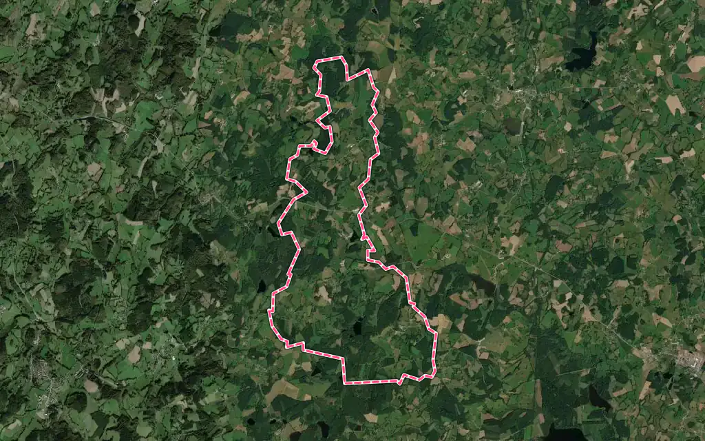 Vue satellite de La Mazière-aux-Bons-Hommes avec ses contours administratifs