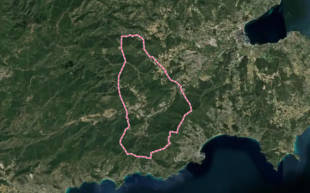 Vue satellite de La Môle avec ses contours administratifs