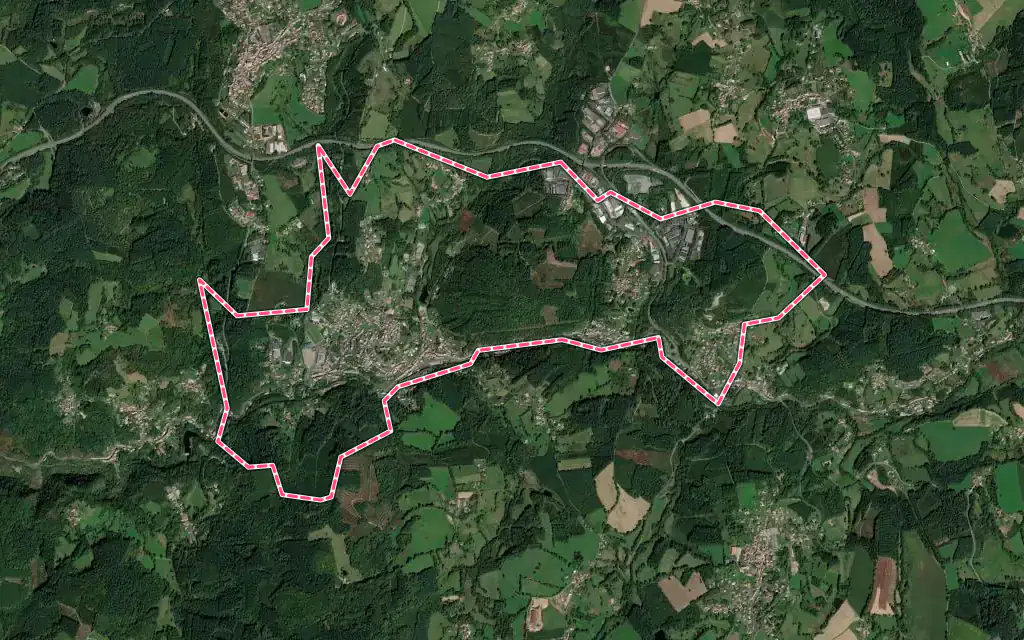 Vue satellite de La Monnerie-le-Montel avec ses contours administratifs