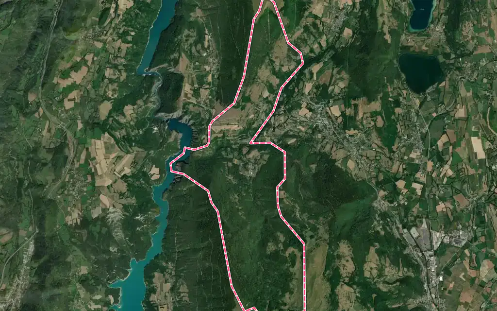 Vue satellite de La Motte-Saint-Martin avec ses contours administratifs