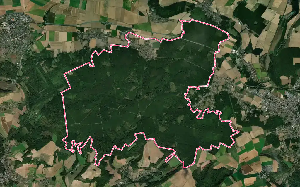 Vue satellite de La Neuville-en-Hez avec ses contours administratifs