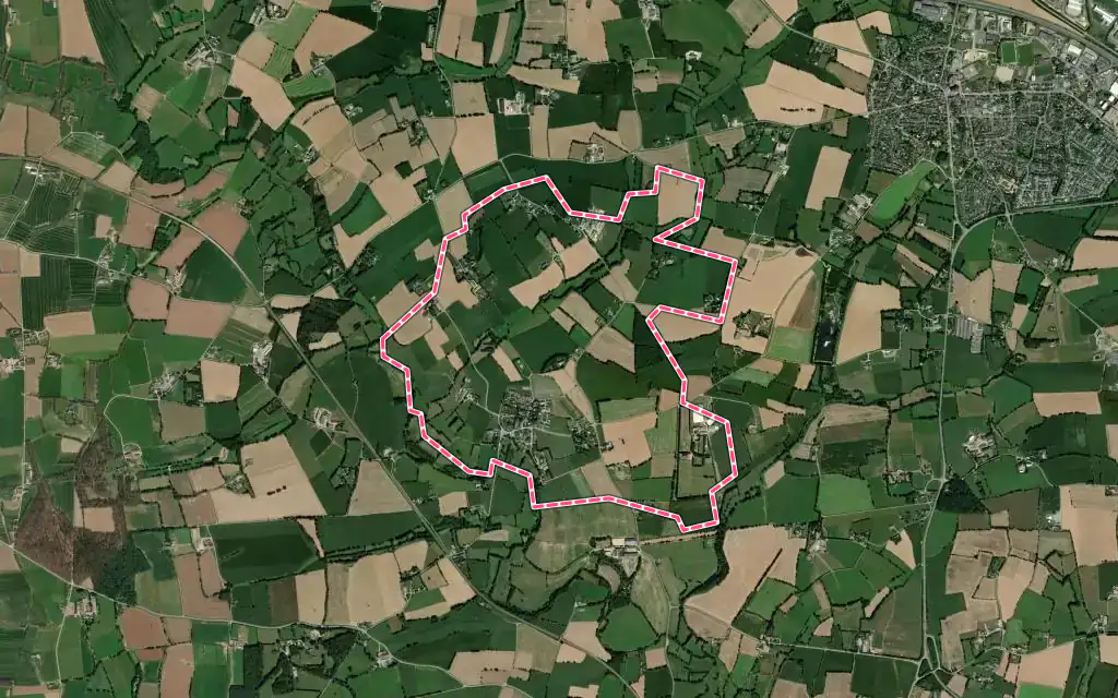 Vue satellite de La Nouaye avec ses contours administratifs