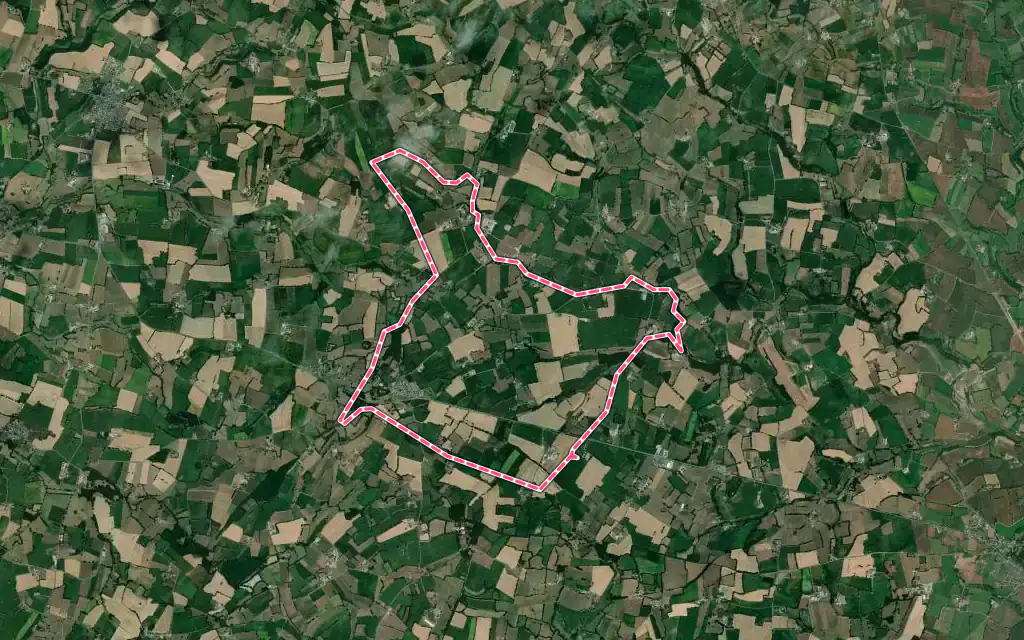 Vue satellite de La Pellerine avec ses contours administratifs