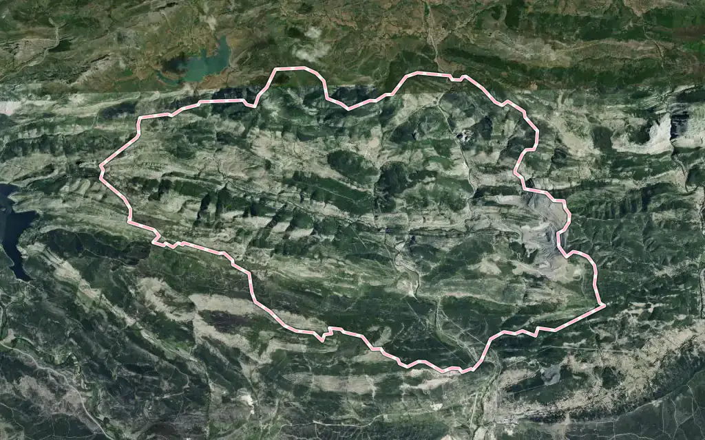 Vista satélite de La Pola de Gordón con su contorno administrativo