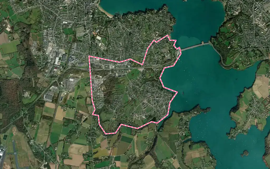 Vue satellite de La Richardais avec ses contours administratifs