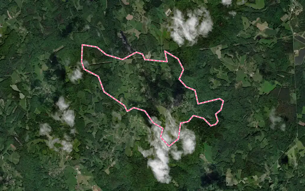 Vue satellite de La Roche-Canillac avec ses contours administratifs