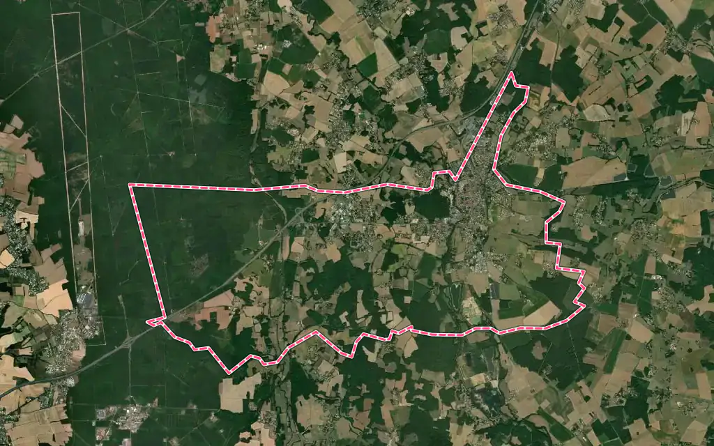 Vue satellite de La Rochefoucauld-en-Angoumois avec ses contours administratifs