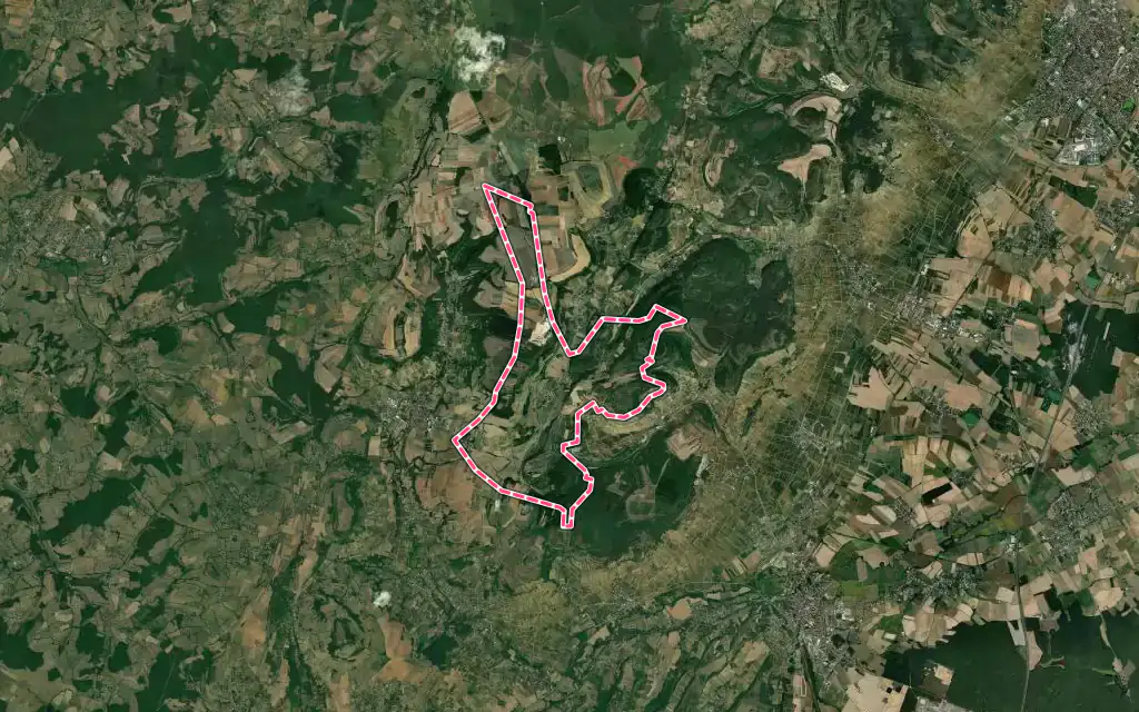 Vue satellite de La Rochepot avec ses contours administratifs