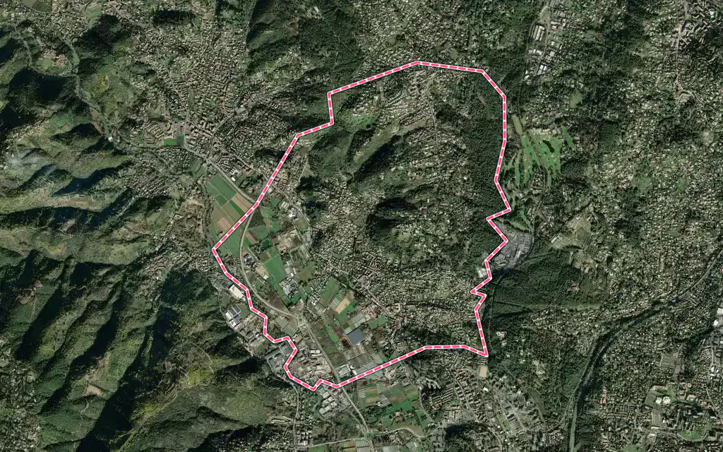 Vue satellite de La Roquette-sur-Siagne avec ses contours administratifs