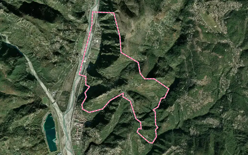 Vue satellite de La Roquette-sur-Var avec ses contours administratifs