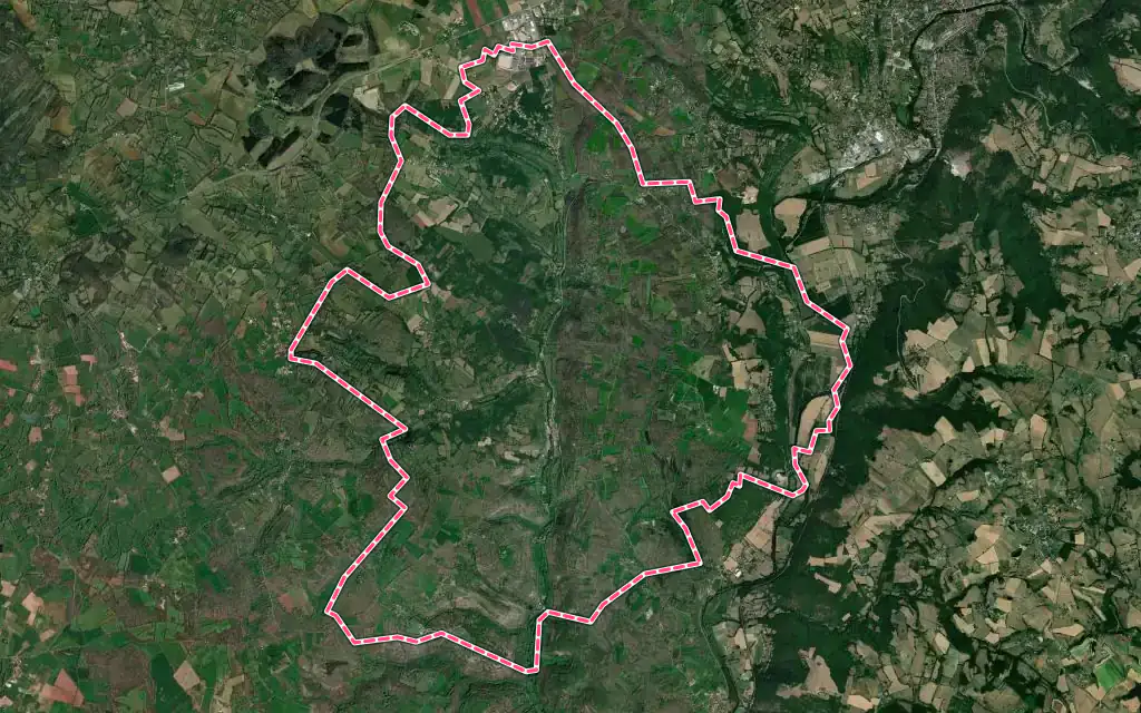 Vue satellite de La Rouquette avec ses contours administratifs