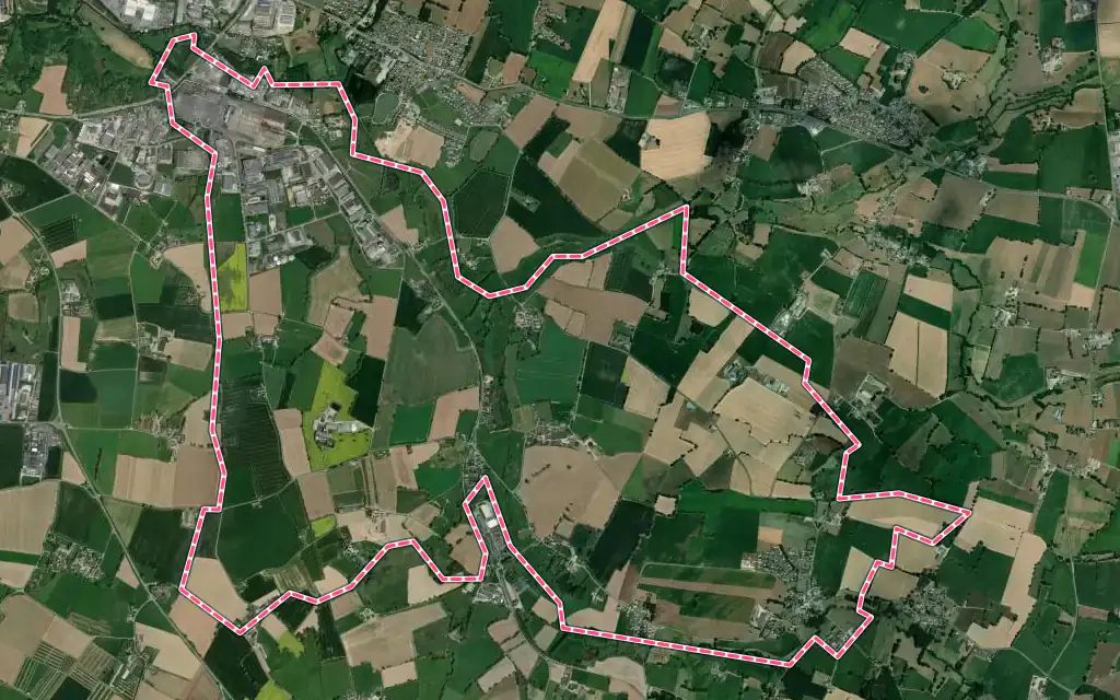 Vue satellite de La Selle-en-Luitré avec ses contours administratifs