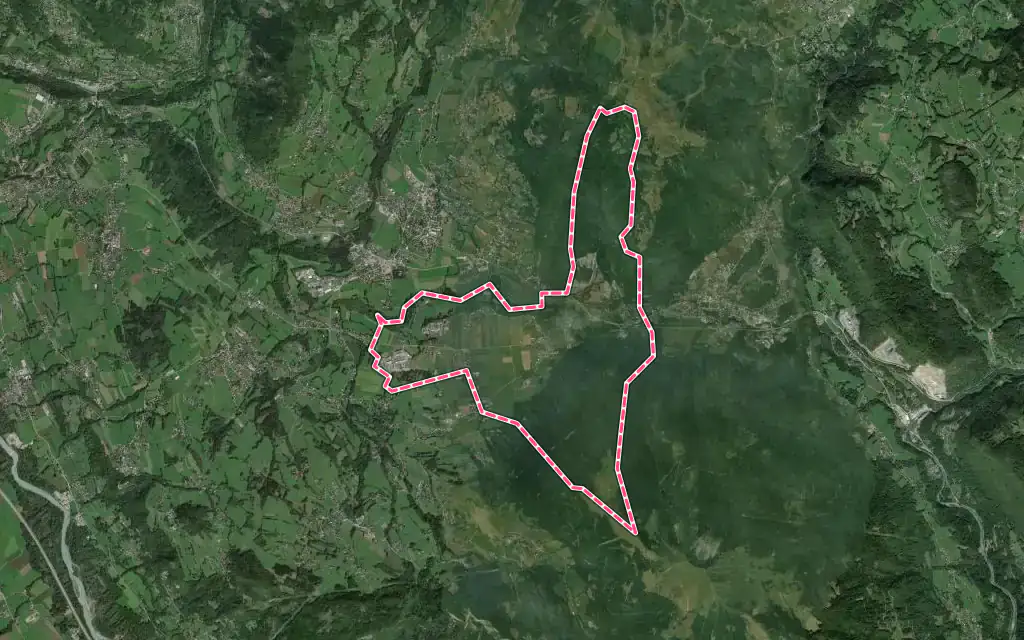 Vue satellite de La Tour avec ses contours administratifs