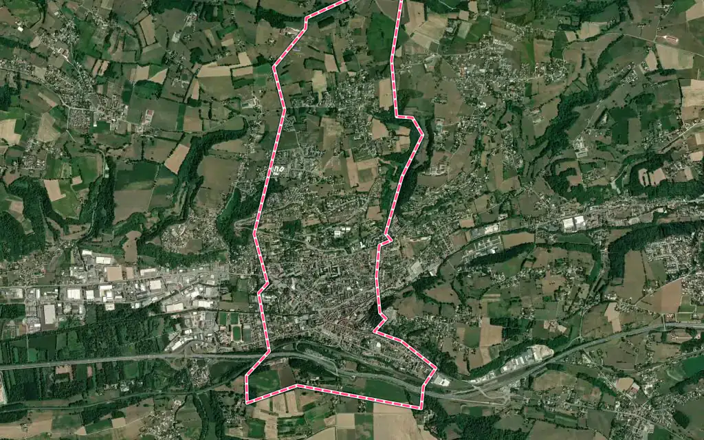 Vue satellite de La Tour-du-Pin avec ses contours administratifs