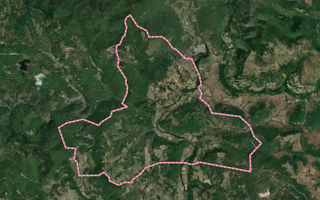 Vue satellite de La Tour-sur-Orb avec ses contours administratifs