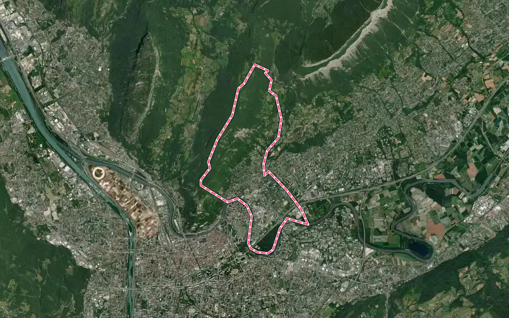 Vue satellite de La Tronche avec ses contours administratifs