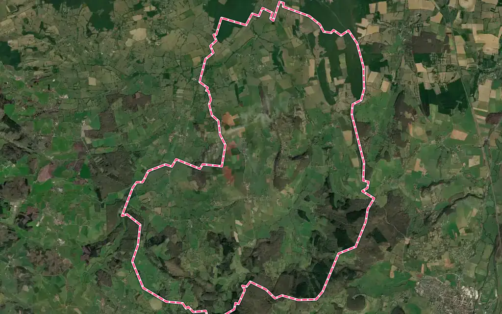 Vue satellite de La Vineuse sur Fregande avec ses contours administratifs