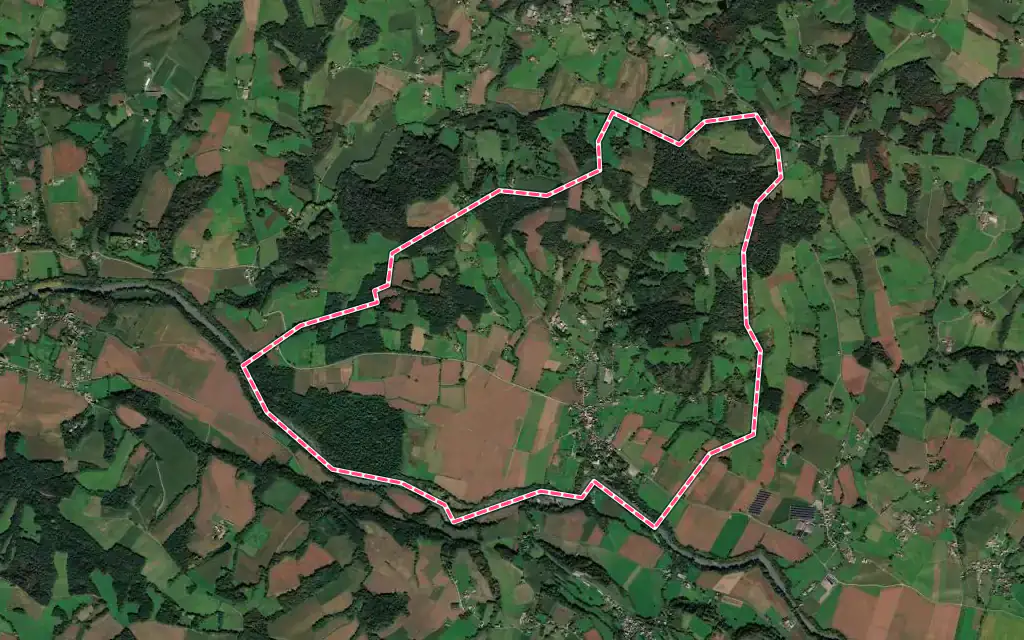 Vue satellite de Laàs avec ses contours administratifs