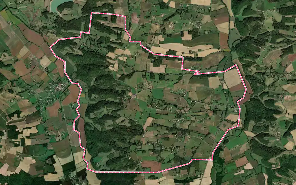 Vue satellite de Laas avec ses contours administratifs