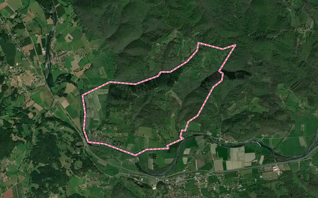 Vue satellite de Lacave avec ses contours administratifs