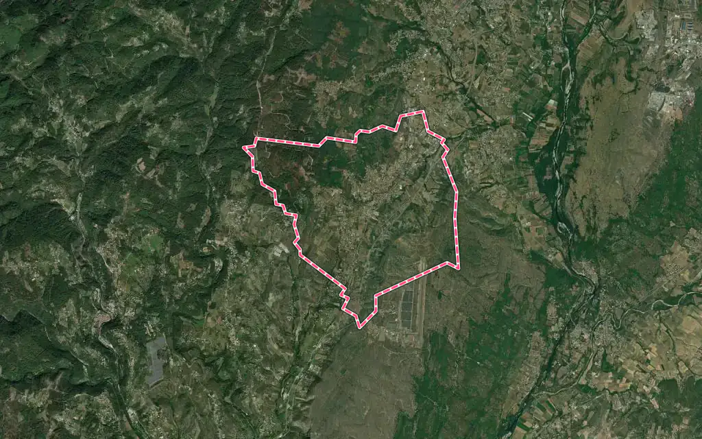 Vue satellite de Lachapelle-sous-Aubenas avec ses contours administratifs