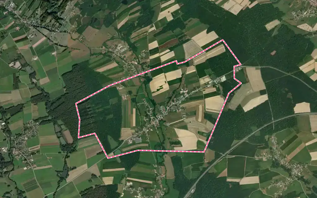 Vue satellite de Lachapelle-sous-Rougemont avec ses contours administratifs