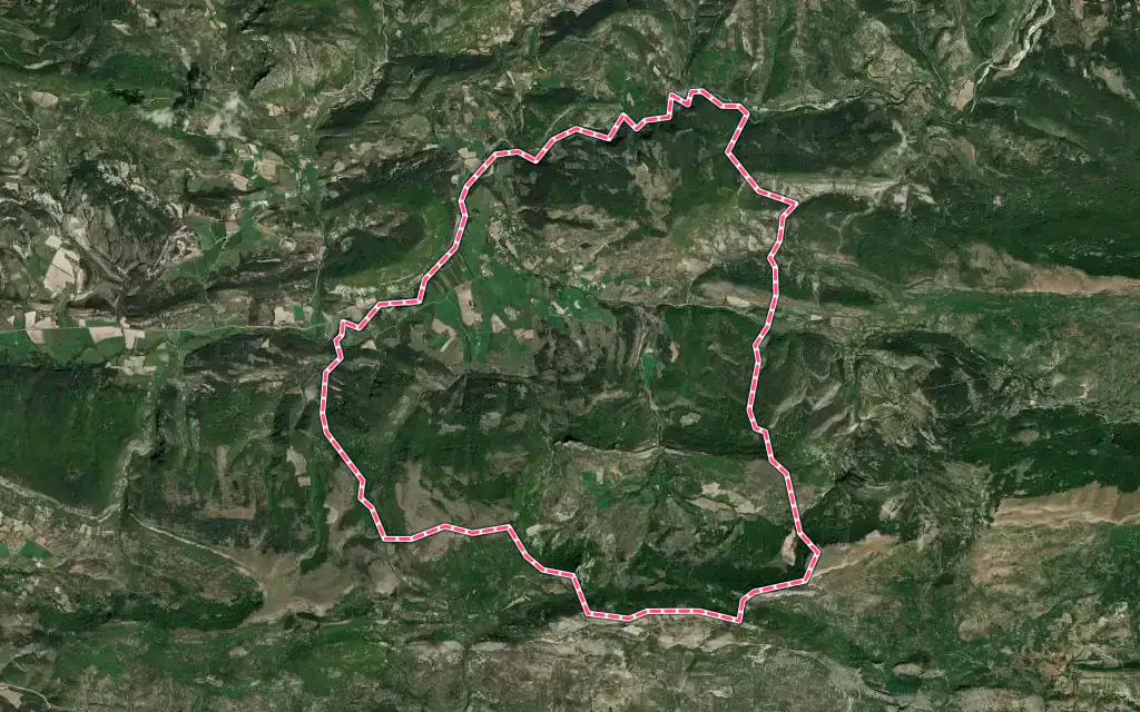 Vue satellite de Lachau avec ses contours administratifs