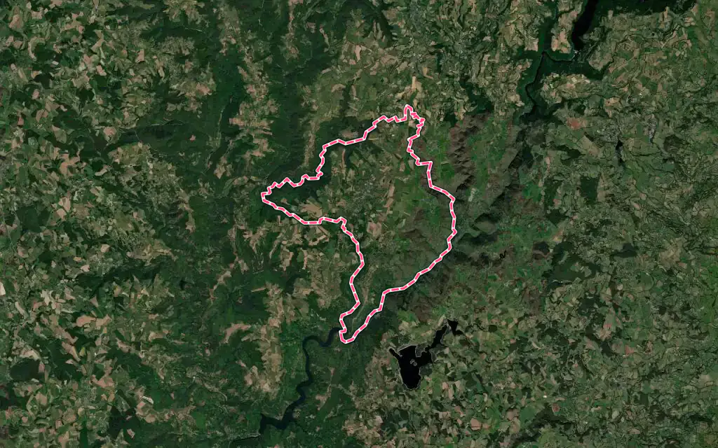Vue satellite de Lacroix-Barrez avec ses contours administratifs