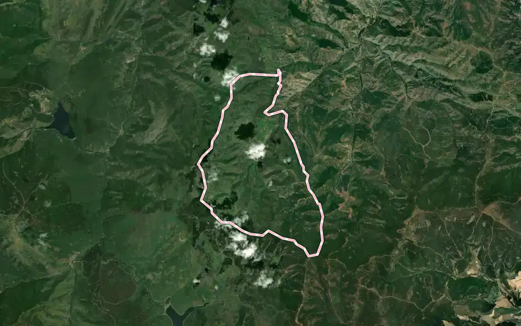 Vista satélite de Laguna de Cameros con su contorno administrativo