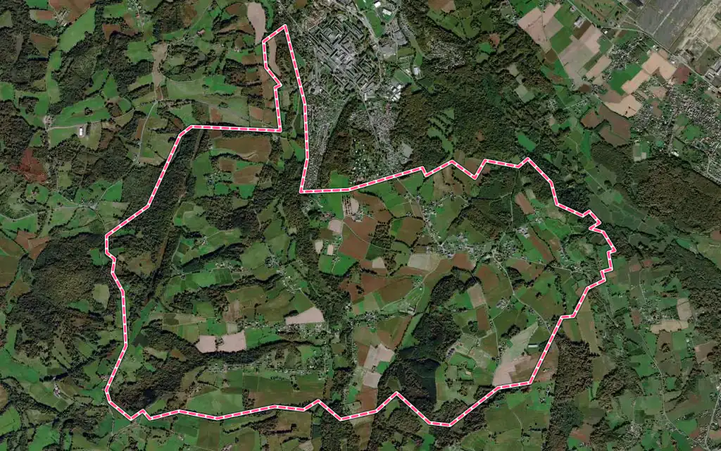 Vue satellite de Lahourcade avec ses contours administratifs