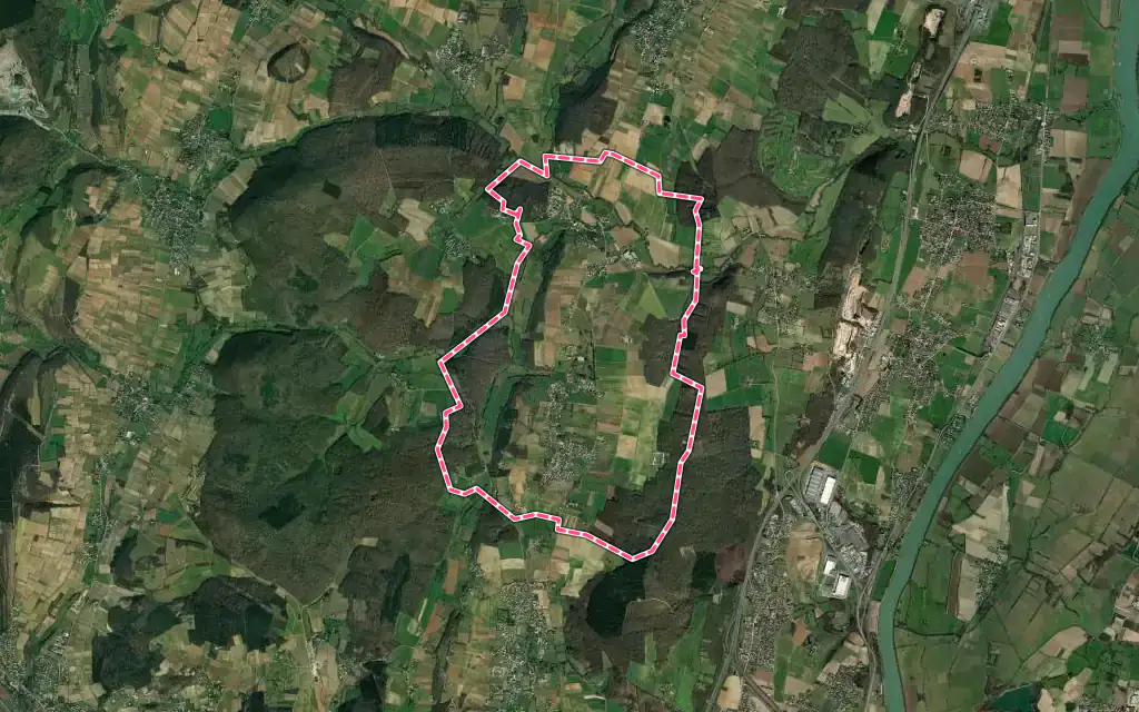 Vue satellite de Laizé avec ses contours administratifs