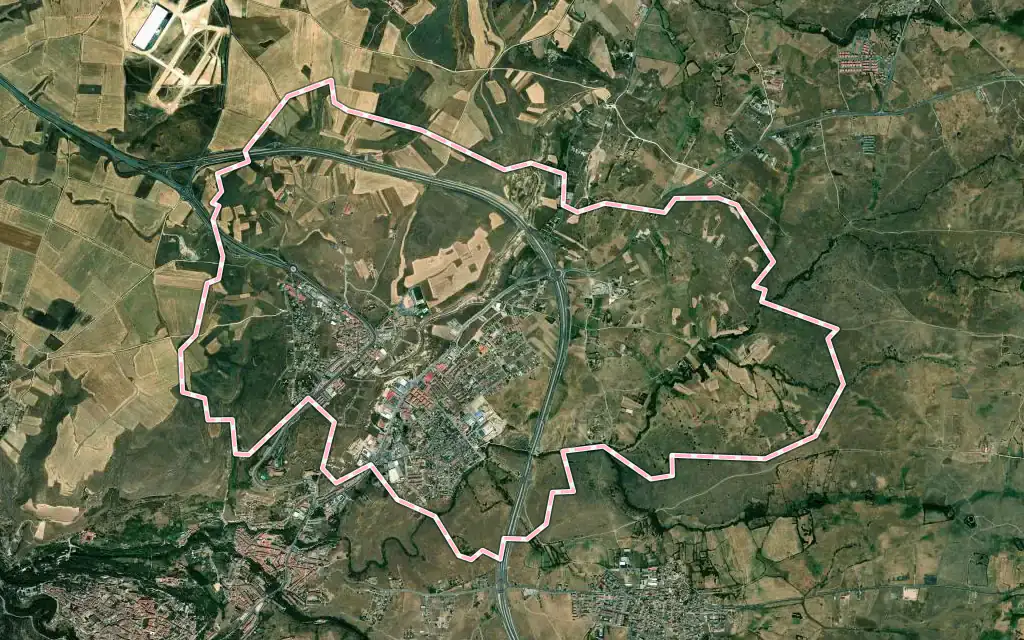 Vista satélite de La Lastrilla con su contorno administrativo